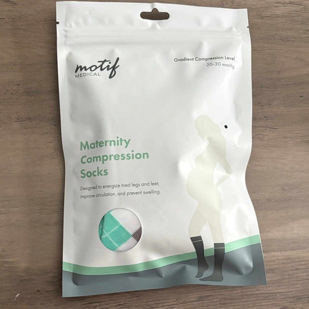 Motif Medical Maternity Compression Socks - Green and White